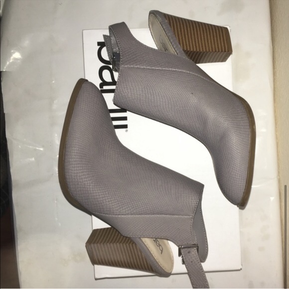 New gray ankle booties with strap - Picture 2 of 3